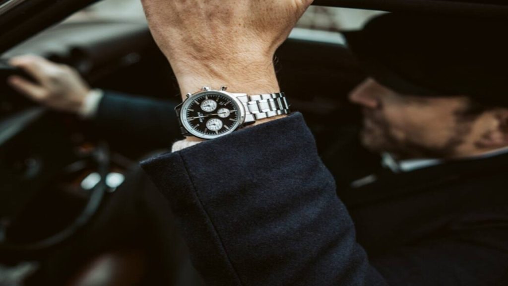 Casio Edifice EFR-575 Hadir dengan Sentuhan Mobil Sport Lawas