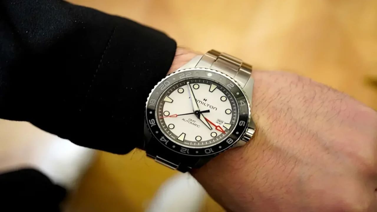 Hamilton Khaki Navy Scuba Auto GMT Kombinasi Maskulin Antara Gaya Petualang dan Fungsi Global