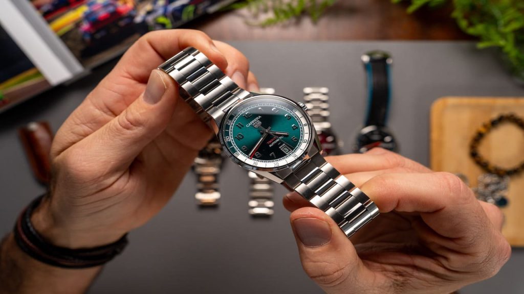 TAG Heuer Carrera Twin-Time Menyatukan Warisan Motorsport dengan Gaya Kontemporer