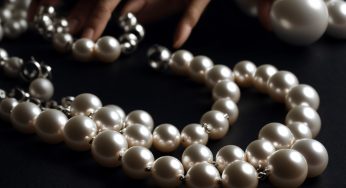 Perhiasan Pearl Modern Jadi Highlight Fashion Week Ini: Cara Menggunakannya dengan Tepat